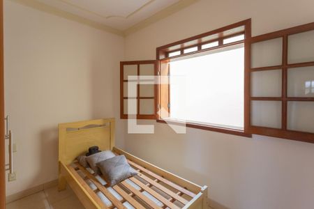 Casa à venda com 210m², 6 quartos e 4 vagasQuarto 2