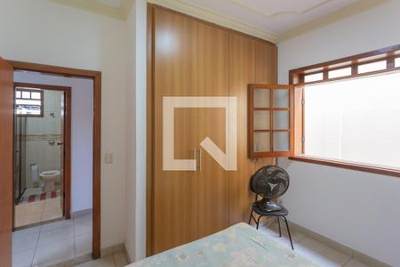 Casa à venda com 210m², 6 quartos e 4 vagasQuarto 1