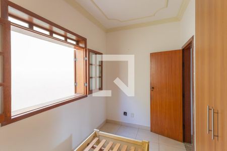 Casa à venda com 210m², 6 quartos e 4 vagasQuarto 2