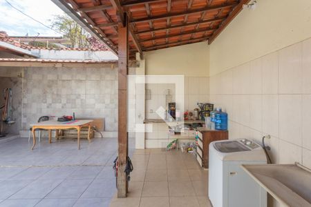 Casa à venda com 210m², 6 quartos e 4 vagasÁrea de Serviço