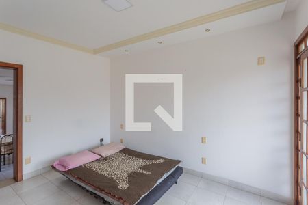 Casa à venda com 210m², 6 quartos e 4 vagasQuarto 3 - Suíte