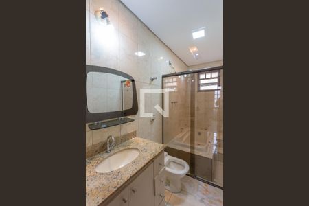 Casa à venda com 210m², 6 quartos e 4 vagasBanheiro da Suíte