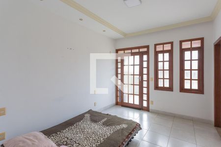 Casa à venda com 210m², 6 quartos e 4 vagasQuarto 3 - Suíte
