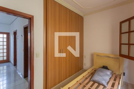 Casa à venda com 210m², 6 quartos e 4 vagasQuarto 2