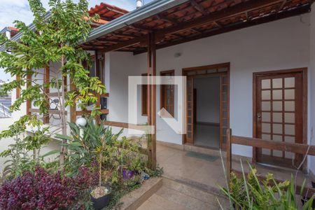 Varanda de casa à venda com 6 quartos, 210m² em Renascença, Belo Horizonte