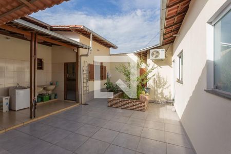 Casa à venda com 210m², 6 quartos e 4 vagasQuintal