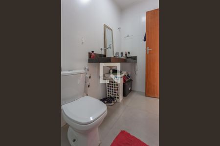 Casa à venda com 210m², 6 quartos e 4 vagasBanheiro 2