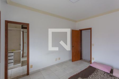 Casa à venda com 210m², 6 quartos e 4 vagasQuarto 3 - Suíte