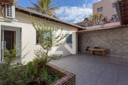 Casa à venda com 210m², 6 quartos e 4 vagasQuintal