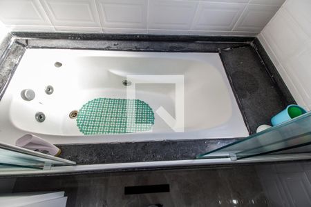 Casa de condomínio à venda com 350m², 4 quartos e 5 vagas Casa de condomínio à venda com 350m², 4 quartos e 5 vagasDetalhe do Banheiro da Suite