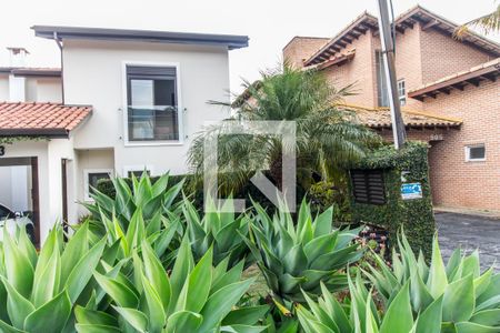 Casa de condomínio à venda com 350m², 4 quartos e 5 vagas Casa de condomínio à venda com 350m², 4 quartos e 5 vagasEntrada