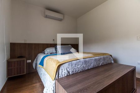 Casa de condomínio à venda com 350m², 4 quartos e 5 vagas Casa de condomínio à venda com 350m², 4 quartos e 5 vagasSuíte master