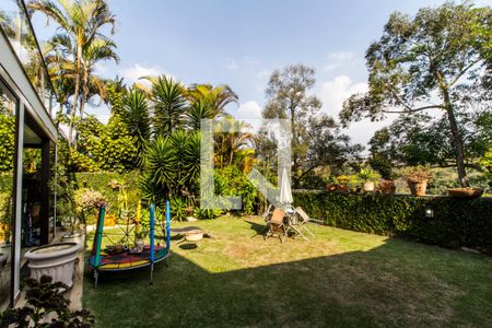 Casa de condomínio à venda com 350m², 4 quartos e 5 vagas Casa de condomínio à venda com 350m², 4 quartos e 5 vagasQuintal