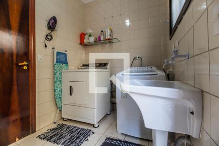 Casa de condomínio à venda com 350m², 4 quartos e 5 vagas Casa de condomínio à venda com 350m², 4 quartos e 5 vagasÁrea de Serviço