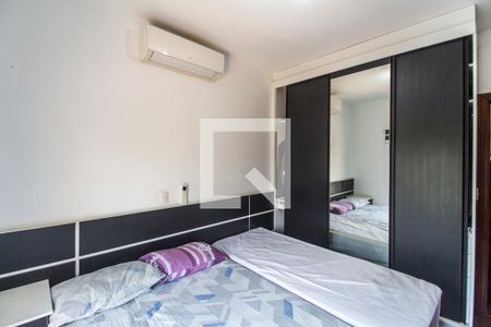 Casa de condomínio à venda com 350m², 4 quartos e 5 vagas Casa de condomínio à venda com 350m², 4 quartos e 5 vagasSuíte 2