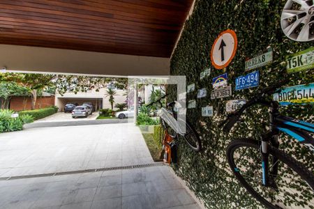 Casa de condomínio à venda com 350m², 4 quartos e 5 vagas Casa de condomínio à venda com 350m², 4 quartos e 5 vagasGaragem