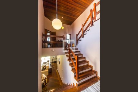 Casa de condomínio à venda com 350m², 4 quartos e 5 vagas Casa de condomínio à venda com 350m², 4 quartos e 5 vagasEscada