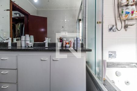 Casa de condomínio à venda com 350m², 4 quartos e 5 vagas Casa de condomínio à venda com 350m², 4 quartos e 5 vagasBanheiro da Suíte 1