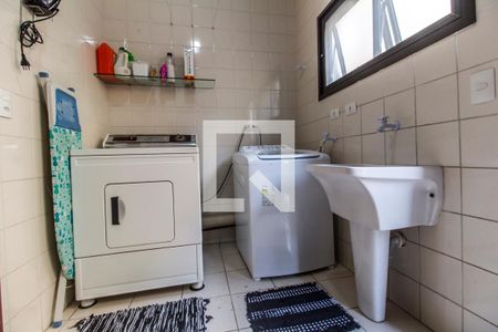 Casa de condomínio à venda com 350m², 4 quartos e 5 vagas Casa de condomínio à venda com 350m², 4 quartos e 5 vagasÁrea de Serviço