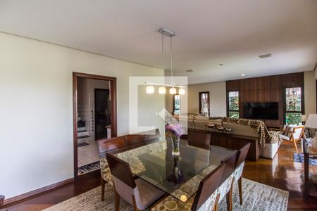 Casa de condomínio à venda com 350m², 4 quartos e 5 vagas Casa de condomínio à venda com 350m², 4 quartos e 5 vagasSala de Jantar