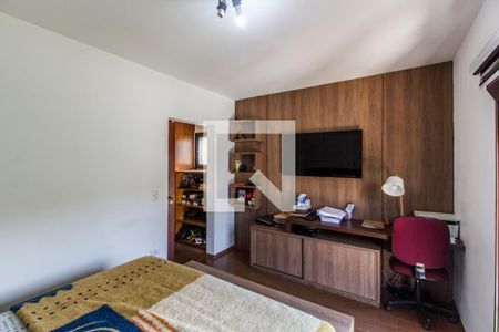 Casa de condomínio à venda com 350m², 4 quartos e 5 vagas Casa de condomínio à venda com 350m², 4 quartos e 5 vagasSuíte master