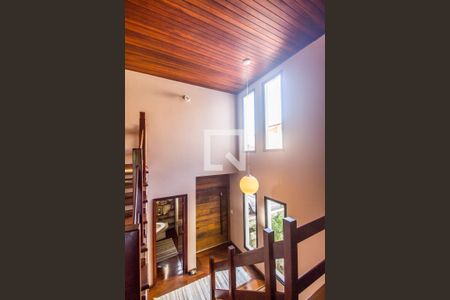 Casa de condomínio à venda com 350m², 4 quartos e 5 vagas Casa de condomínio à venda com 350m², 4 quartos e 5 vagasDetalhe Sala