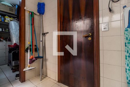 Casa de condomínio à venda com 350m², 4 quartos e 5 vagas Casa de condomínio à venda com 350m², 4 quartos e 5 vagasÁrea de Serviço