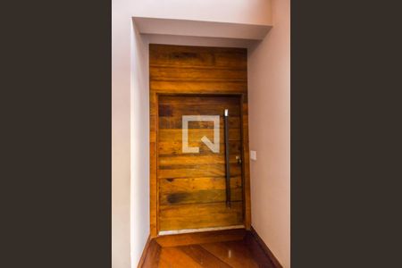 Casa de condomínio à venda com 350m², 4 quartos e 5 vagas Casa de condomínio à venda com 350m², 4 quartos e 5 vagasEntrada