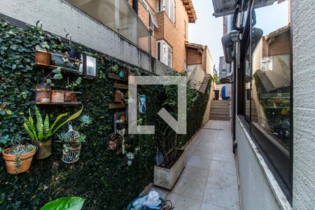 Casa de condomínio à venda com 350m², 4 quartos e 5 vagas Casa de condomínio à venda com 350m², 4 quartos e 5 vagasCorredor