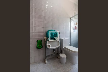 Casa de condomínio à venda com 350m², 4 quartos e 5 vagas Casa de condomínio à venda com 350m², 4 quartos e 5 vagasBanheiro da Suíte 2