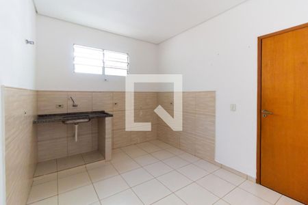 Sala e Cozinha de apartamento para alugar com 1 quarto, 25m² em Vila Canero, São Paulo
