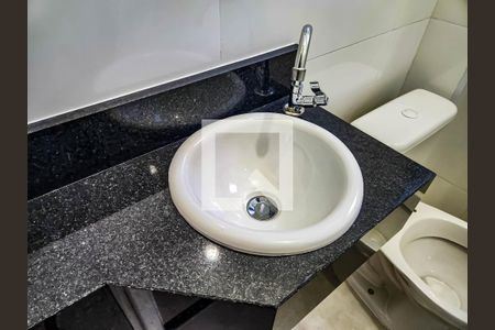 Lavabo de apartamento para alugar com 2 quartos, 94m² em Vila Santa Rosa, Guarujá