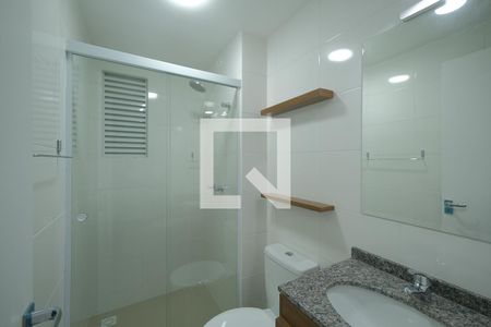 Banheiro de apartamento para alugar com 1 quarto, 29m² em Portão, Curitiba