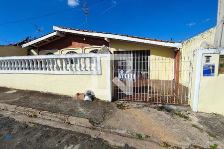 Casa à venda com 70m², 3 quartos e 5 vagasFachada