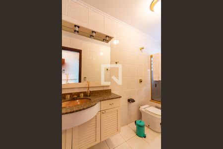 Casa à venda com 351m², 4 quartos e 3 vagasBanheiro da Suíte 1