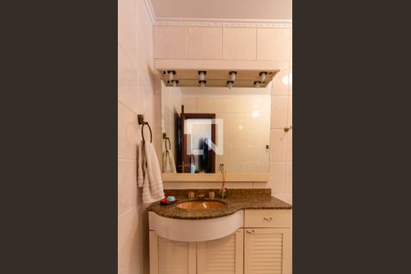 Casa à venda com 351m², 4 quartos e 3 vagasBanheiro da Suíte 1