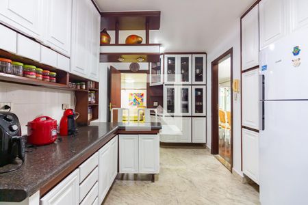 Casa à venda com 351m², 4 quartos e 3 vagasCozinha 