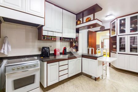 Casa à venda com 351m², 4 quartos e 3 vagasCozinha 