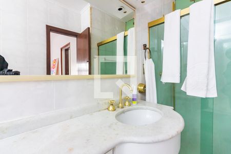 Casa à venda com 351m², 4 quartos e 3 vagasBanheiro da Suíte 2