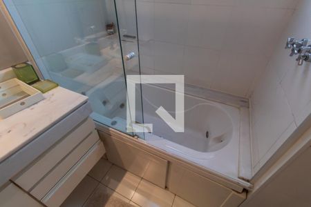 Apartamento à venda com 142m², 2 quartos e 3 vagasBanheiro do Quarto 1