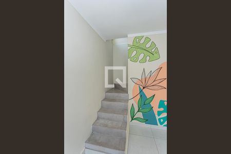 Escada de casa para alugar com 3 quartos, 110m² em Vila Ester (zona Norte), São Paulo