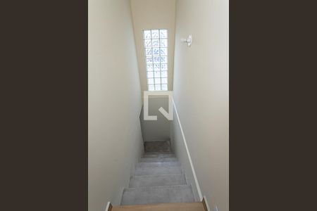 Escada de casa para alugar com 3 quartos, 110m² em Vila Ester (zona Norte), São Paulo
