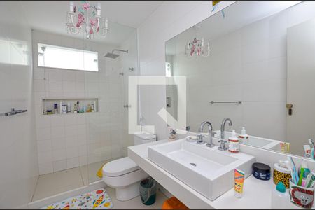 Casa para alugar com 390m², 4 quartos e 2 vagas Casa para alugar com 390m², 4 quartos e 2 vagasBanheiro da Suíte