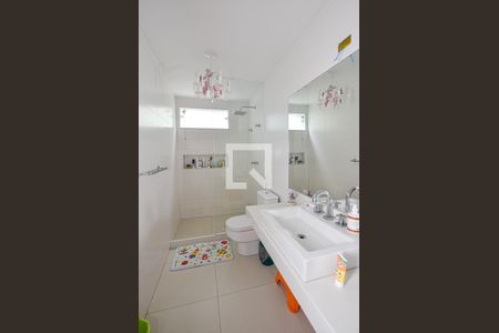 Casa para alugar com 390m², 4 quartos e 2 vagas Casa para alugar com 390m², 4 quartos e 2 vagasBanheiro da Suíte