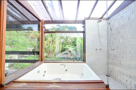 Casa para alugar com 390m², 4 quartos e 2 vagas Casa para alugar com 390m², 4 quartos e 2 vagasBanheiro da Suíte 2