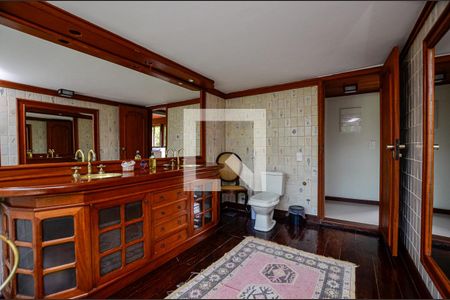 Casa para alugar com 390m², 4 quartos e 2 vagas Casa para alugar com 390m², 4 quartos e 2 vagasBanheiro da Suíte 2