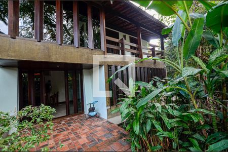 Casa para alugar com 390m², 4 quartos e 2 vagas Casa para alugar com 390m², 4 quartos e 2 vagasÁrea externa