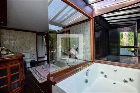 Casa para alugar com 390m², 4 quartos e 2 vagas Casa para alugar com 390m², 4 quartos e 2 vagasBanheiro da Suíte 2
