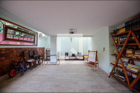 Casa para alugar com 390m², 4 quartos e 2 vagas Casa para alugar com 390m², 4 quartos e 2 vagasÁrea externa