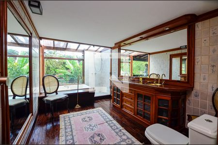 Casa para alugar com 390m², 4 quartos e 2 vagas Casa para alugar com 390m², 4 quartos e 2 vagasBanheiro da Suíte 2